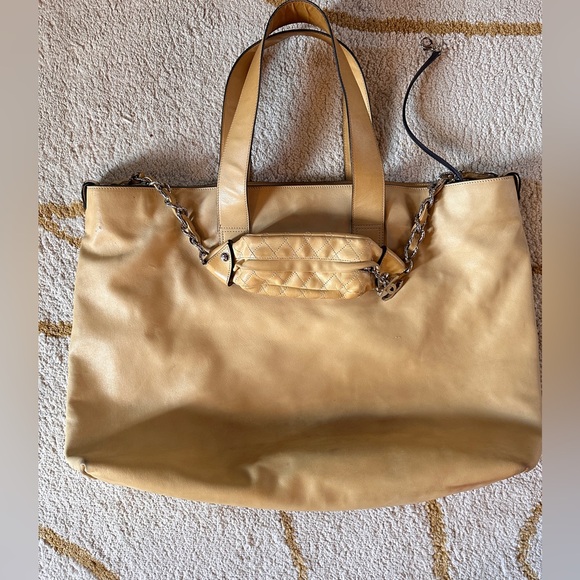 Authentic Chanel XL lambskin soft yellow Tote/Weekender bag - Picture 5 of 16